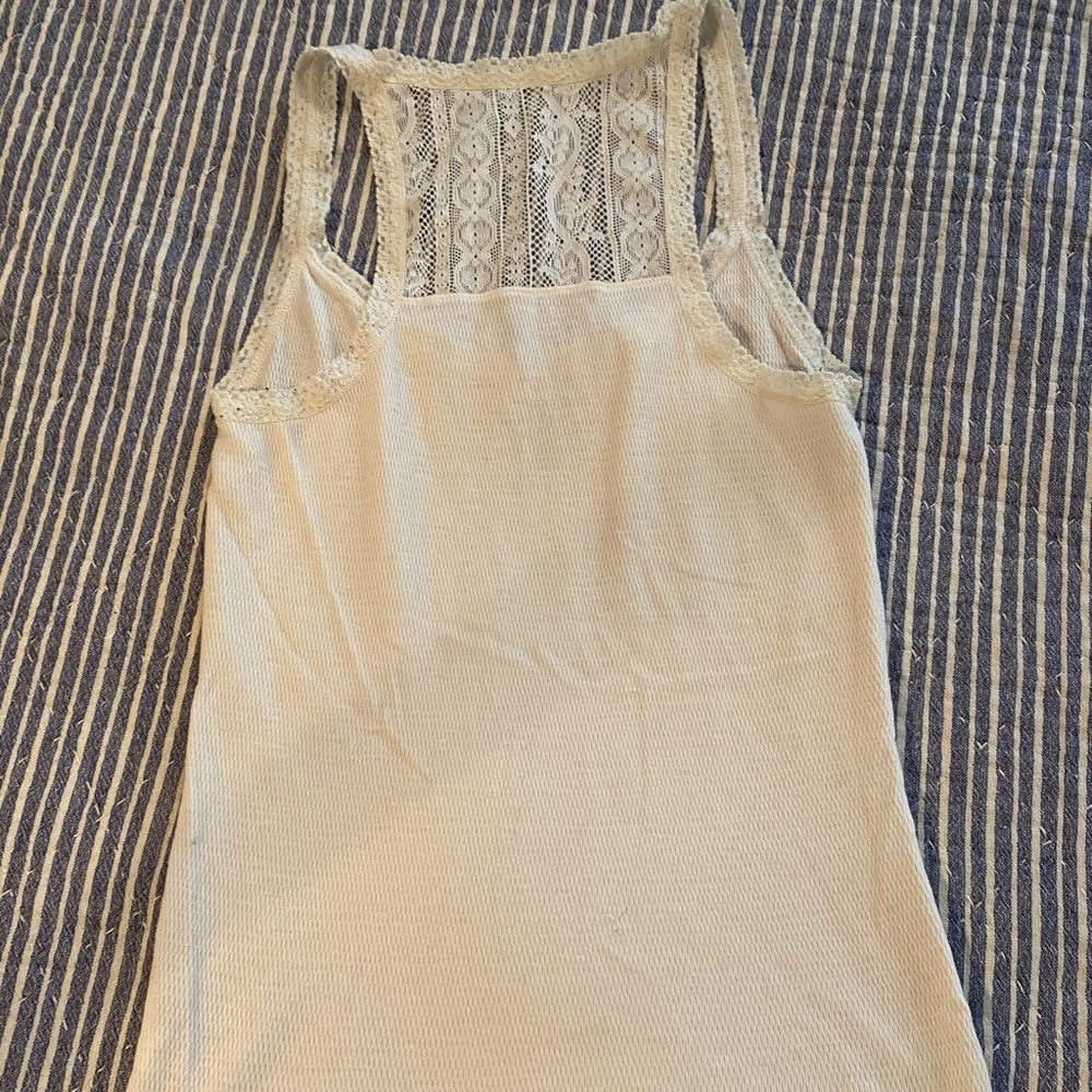 - Tank - Picture 3 of 3